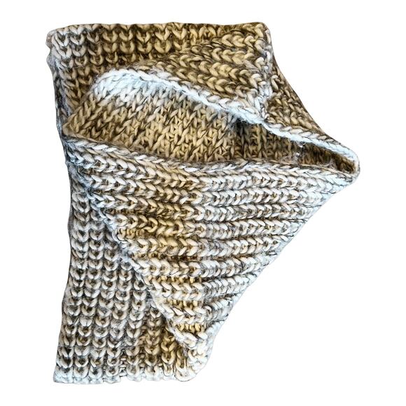 Infiniti Scarf Neck Circle Chunky Knit Gray One Size EUC - Picture 5 of 5